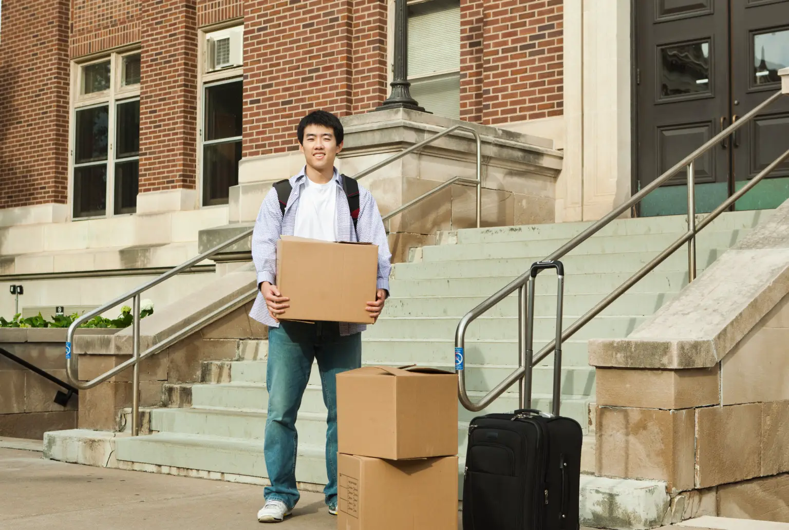 8 Tips for Moving Out of College