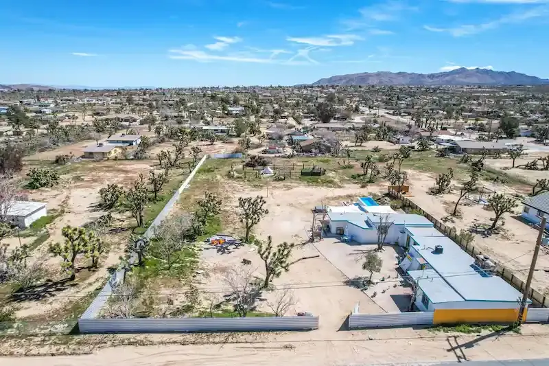 Desert Edge, California
